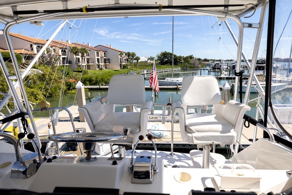 LINE UP 43ft Hatteras Yacht For Sale