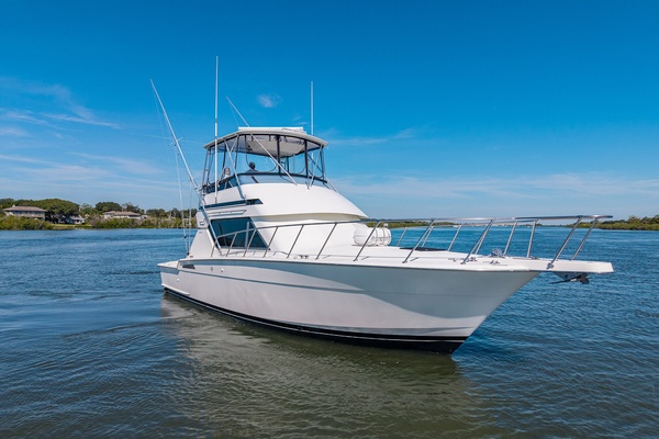 LINE UP 43ft Hatteras Yacht For Sale