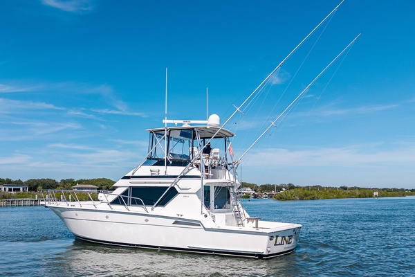 LINE UP 43ft Hatteras Yacht For Sale