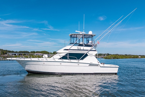 LINE UP 43ft Hatteras Yacht For Sale