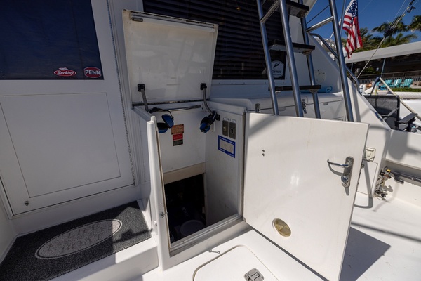 LINE UP 43ft Hatteras Yacht For Sale