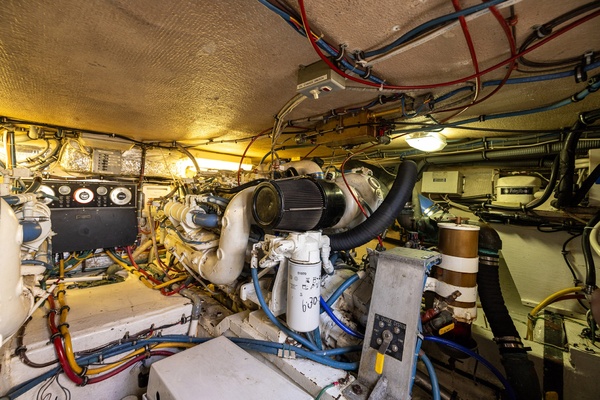 LINE UP 43ft Hatteras Yacht For Sale