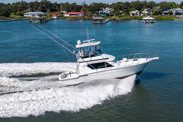 LINE UP 43ft Hatteras Yacht For Sale
