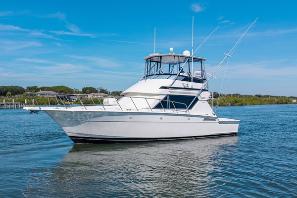 LINE UP 43ft Hatteras Yacht For Sale