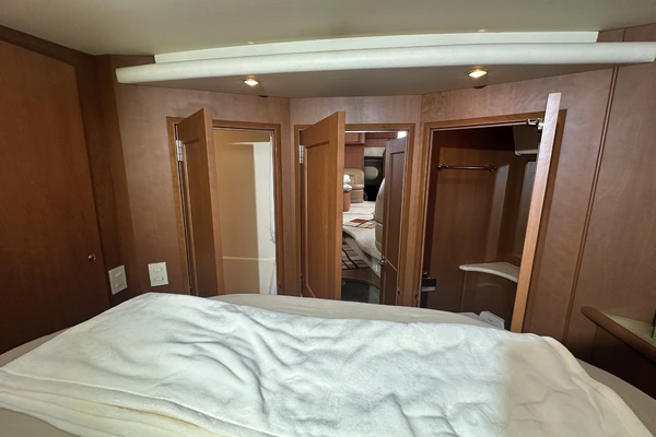 Silverton 43 Motor Yacht Yacht For Sale