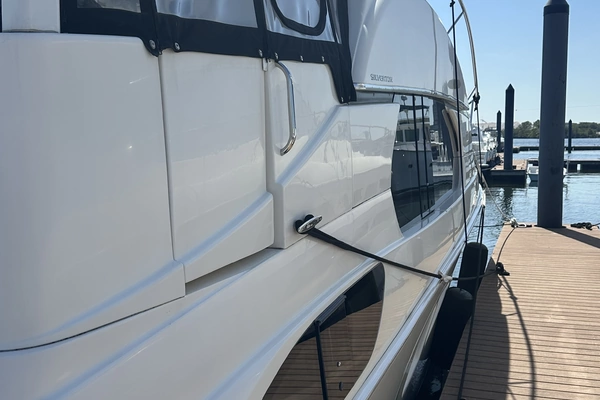Silverton 43 Motor Yacht Yacht For Sale