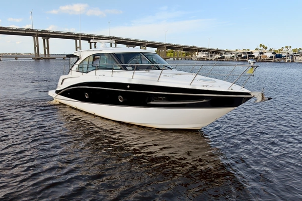2016 Cruisers Yachts 41 Cantius
