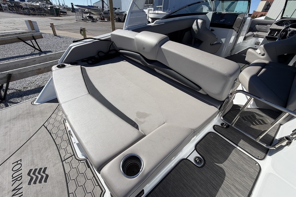SHELL YEA    26ft Four Winns Yacht For Sale
