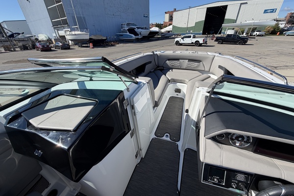 SHELL YEA    26ft Four Winns Yacht For Sale