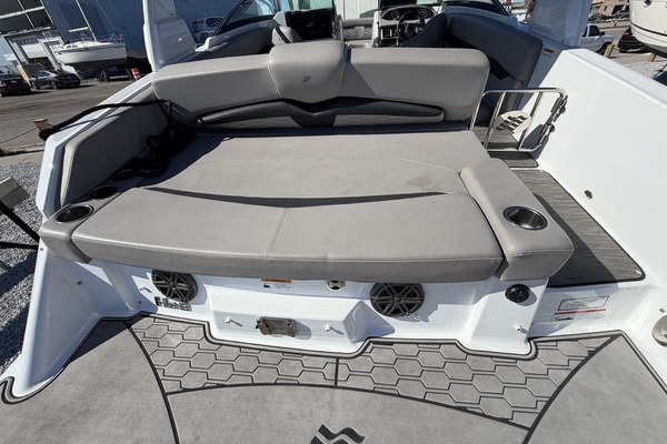 SHELL YEA    26ft Four Winns Yacht For Sale