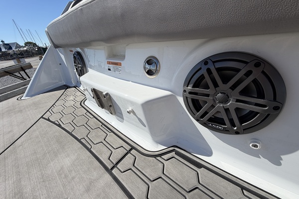 SHELL YEA    26ft Four Winns Yacht For Sale