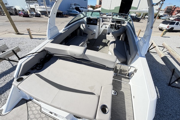 SHELL YEA    26ft Four Winns Yacht For Sale