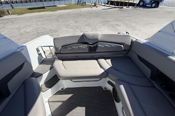 SHELL YEA    26ft Four Winns Yacht For Sale