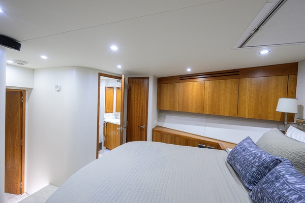 WENDY I 80ft Hatteras Yacht For Sale