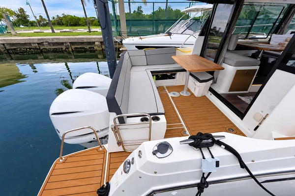 Jeanneau NC 1095 Yacht For Sale