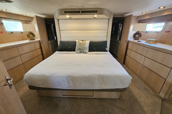 70ft Hatteras Yacht For Sale
