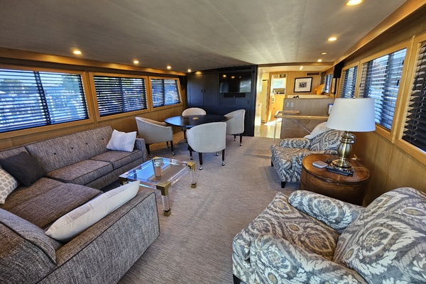 70ft Hatteras Yacht For Sale