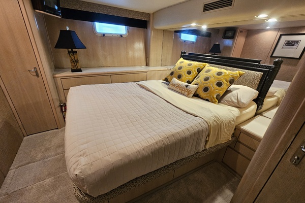 70ft Hatteras Yacht For Sale