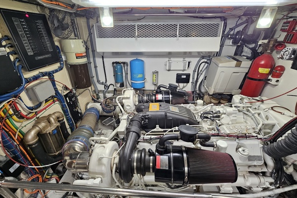 70ft Hatteras Yacht For Sale