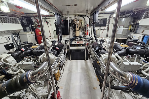 70ft Hatteras Yacht For Sale