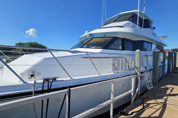 70ft Hatteras Yacht For Sale