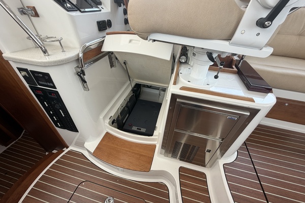 RUN THE GAMUT 37ft Back Cove Yacht For Sale