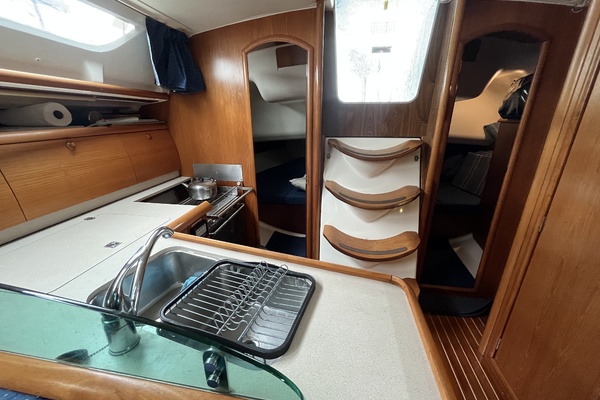 38ft Jeanneau Yacht For Sale