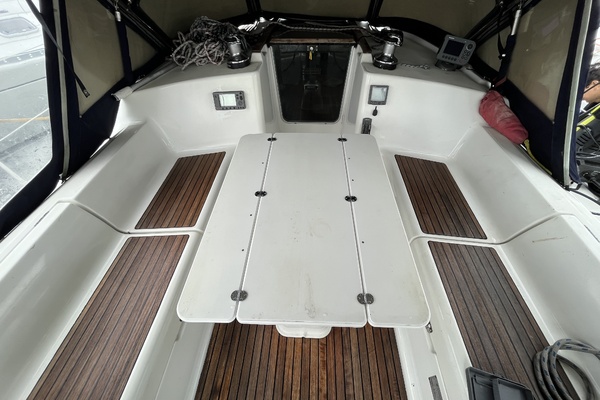38ft Jeanneau Yacht For Sale