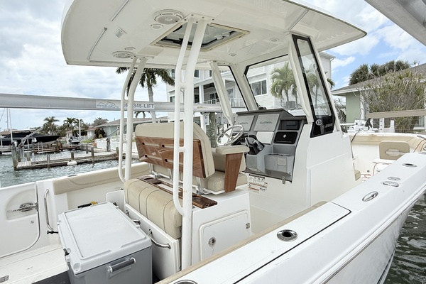 30ft Pursuit Yacht For Sale