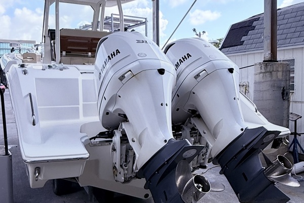 30ft Pursuit Yacht For Sale