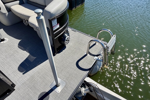 24ft Starcraft Yacht For Sale