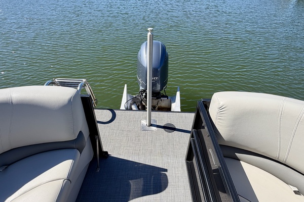 24ft Starcraft Yacht For Sale