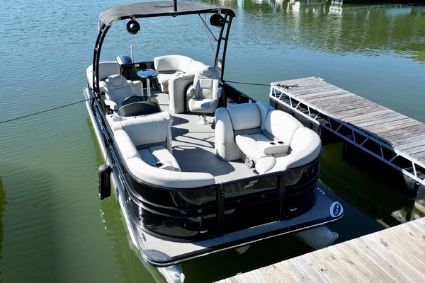 24ft Starcraft Yacht For Sale