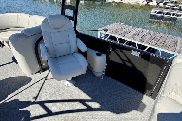 24ft Starcraft Yacht For Sale
