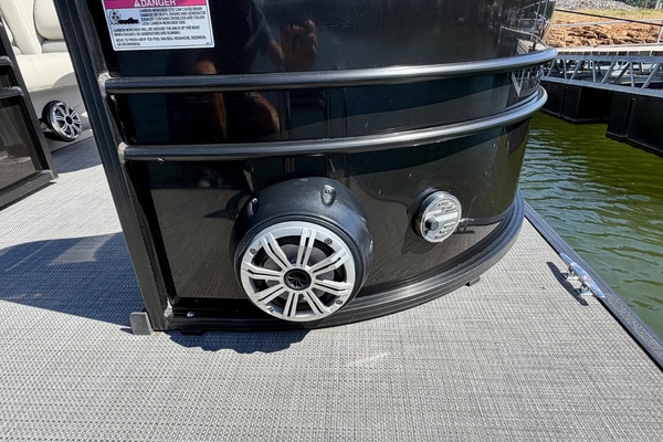 24ft Starcraft Yacht For Sale