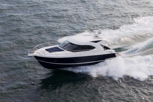 Riviera 4400 Sport Yacht Yacht For Sale