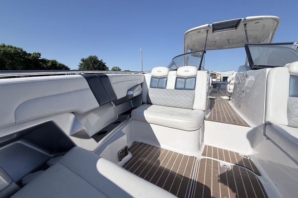 32ft Chaparral Yacht For Sale