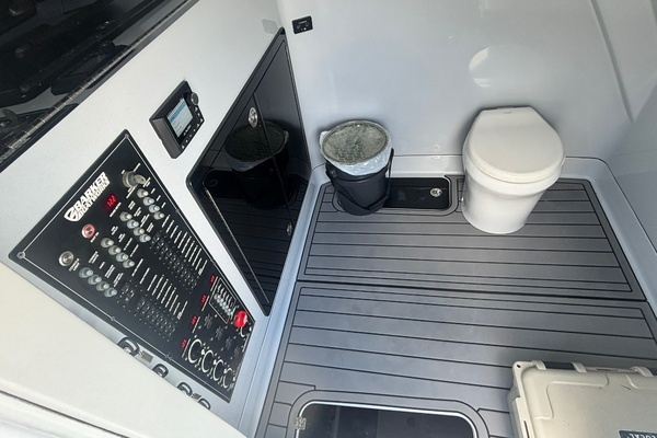BIG CASE 40ft Barker Boatworks Yacht For Sale