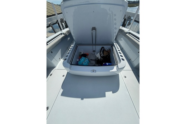 BIG CASE 40ft Barker Boatworks Yacht For Sale