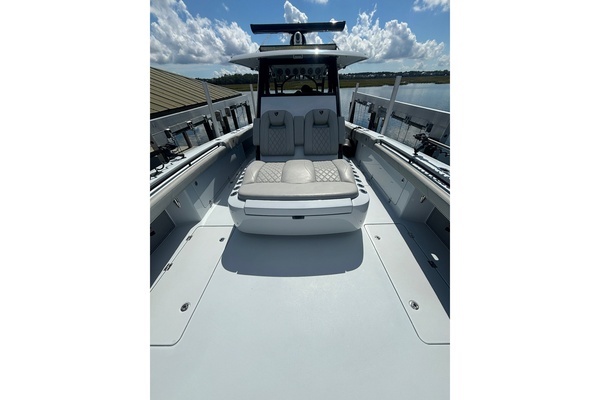 BIG CASE 40ft Barker Boatworks Yacht For Sale