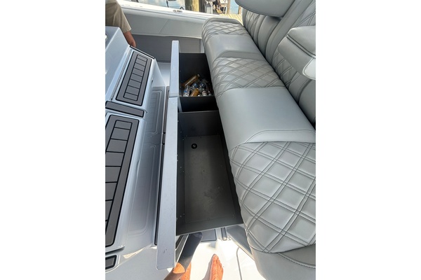 BIG CASE 40ft Barker Boatworks Yacht For Sale