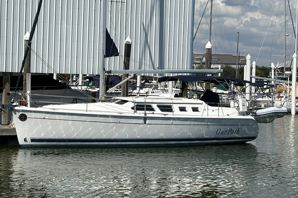 2007 Hunter 38 41 Deck Salon