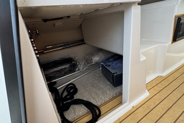 24ft Cutwater Yacht For Sale