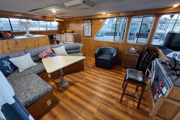ANCHOR MANAGEMENT 44ft Gibson Yacht For Sale