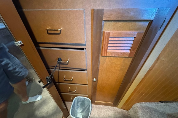ANCHOR MANAGEMENT 44ft Gibson Yacht For Sale