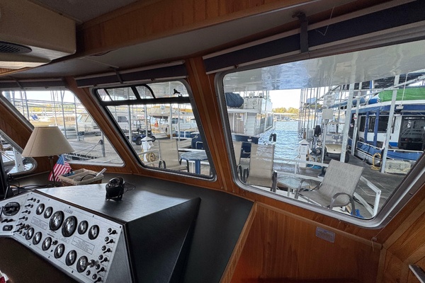 ANCHOR MANAGEMENT 44ft Gibson Yacht For Sale