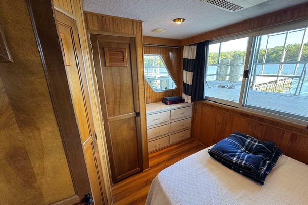 ANCHOR MANAGEMENT 44ft Gibson Yacht For Sale