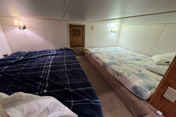 ANCHOR MANAGEMENT 44ft Gibson Yacht For Sale