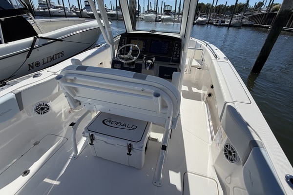 25ft Robalo Yacht For Sale