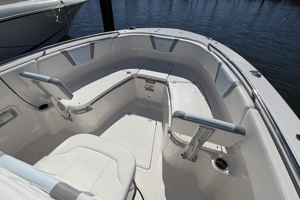 25ft Robalo Yacht For Sale